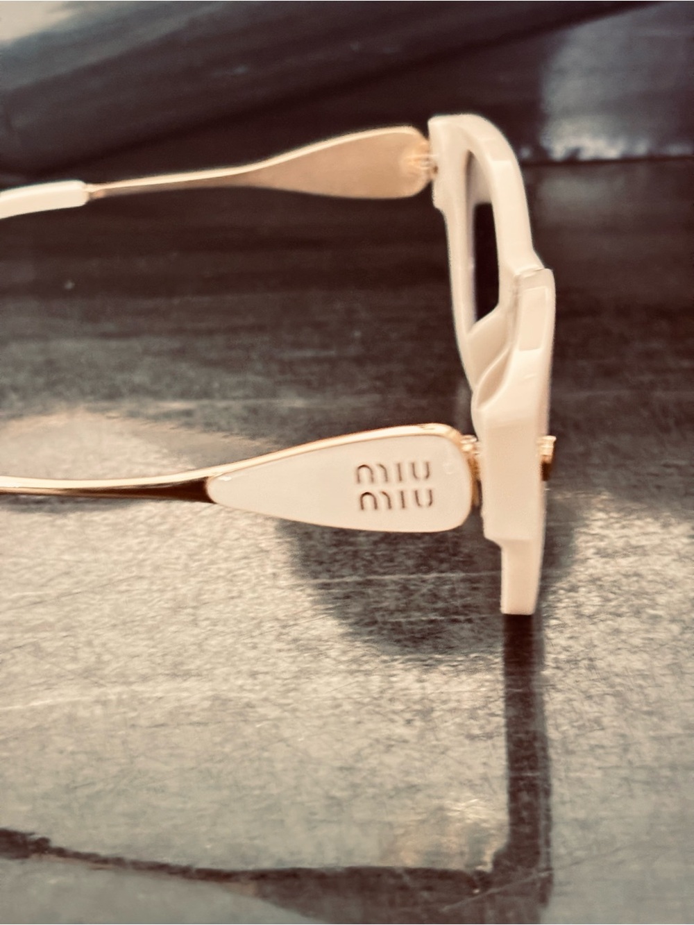 Miu Miu White Cat-Eye Sunglasses with Pink Velvet Case - Picture 3 of 4